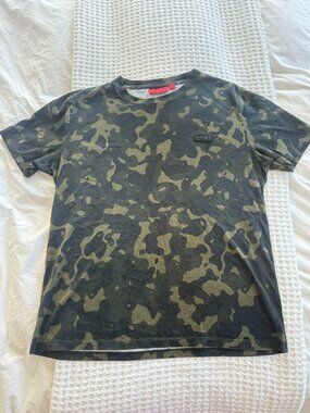 HUGO BOSS - Men's Camouflage T-Shirt Size Medium